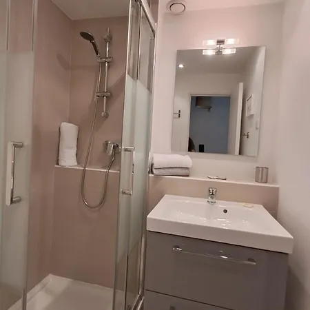 Beau Centre Marechal Juin * كان