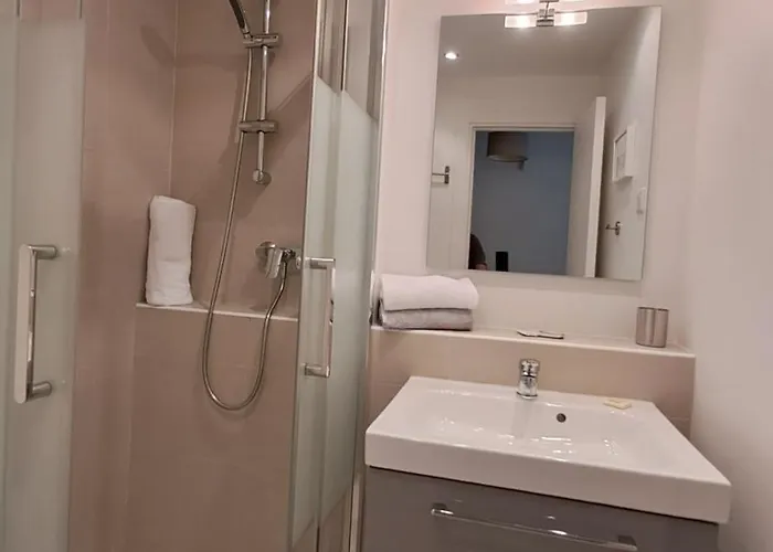 Beau Centre Marechal Juin * Cannes